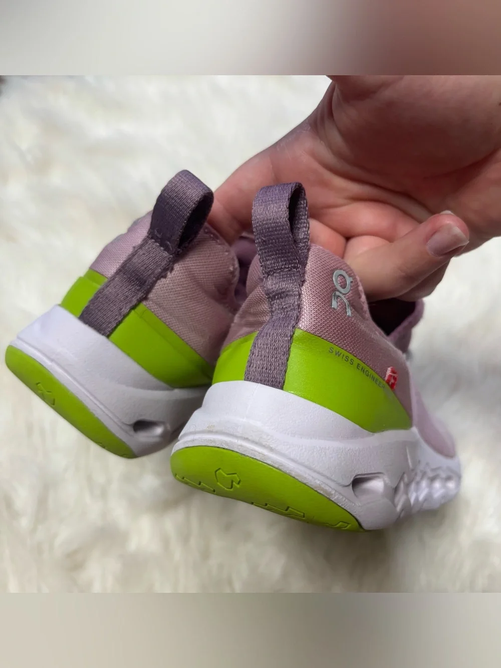 On Running Athletic Sneakers in Lavender with Lime Accents size Girls’ 2